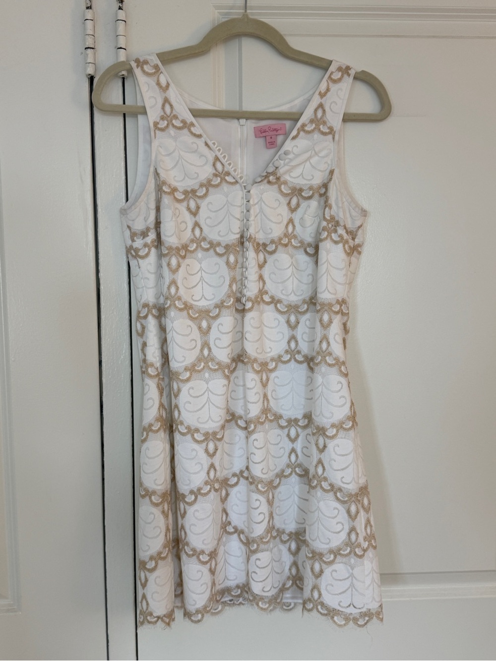 Lilly Pulitzer White Gold Cream Scallop Size 8